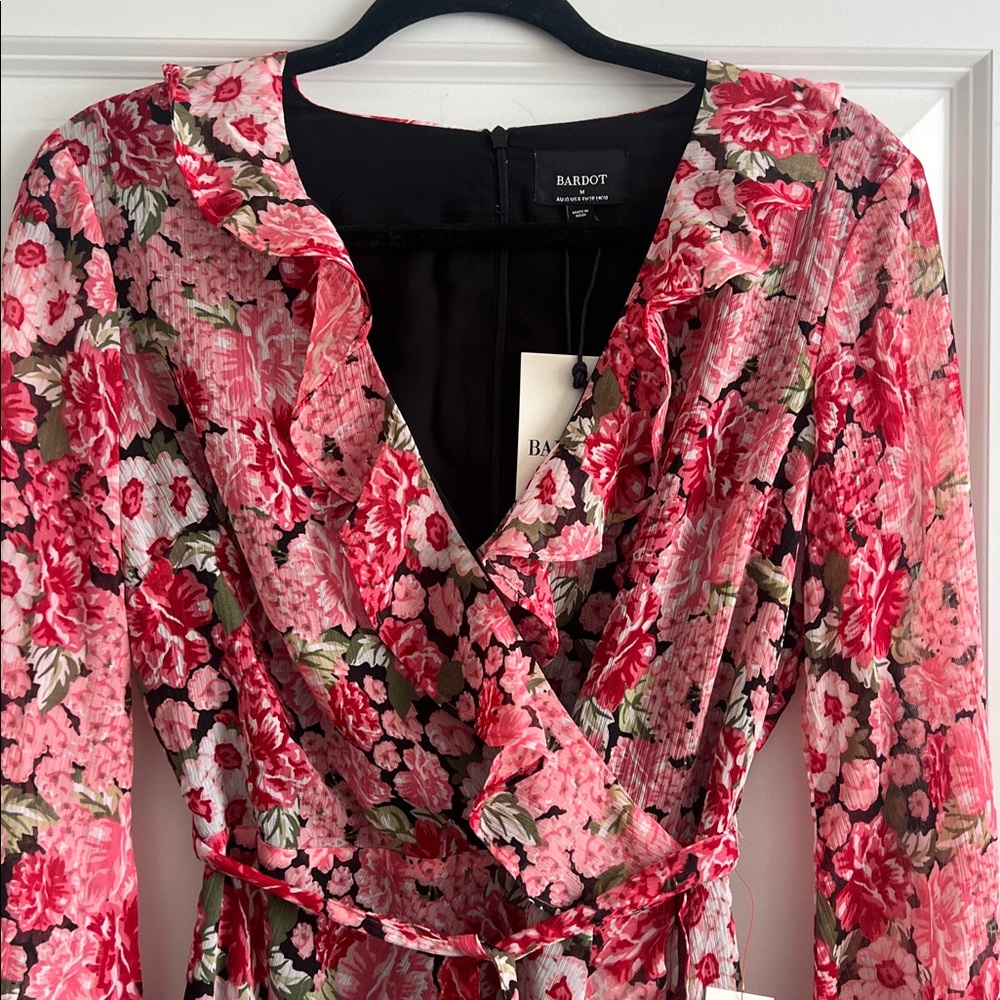 BARDOT Triple Frill Dress Color: Pink Gardenia Size 6 NWT - Picture 4 of 10